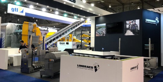 Logo en belettering Limbraco B,.V.